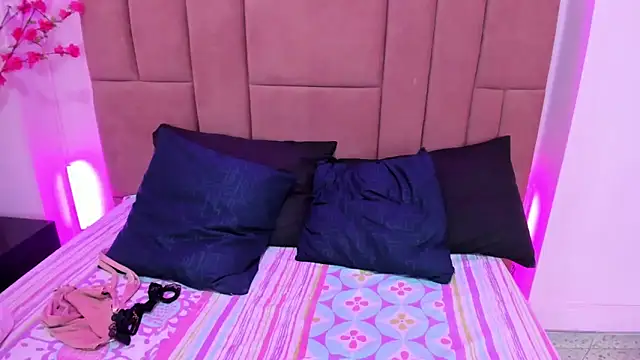 EvaaLovia1 online show from 03-11-25, 04:51