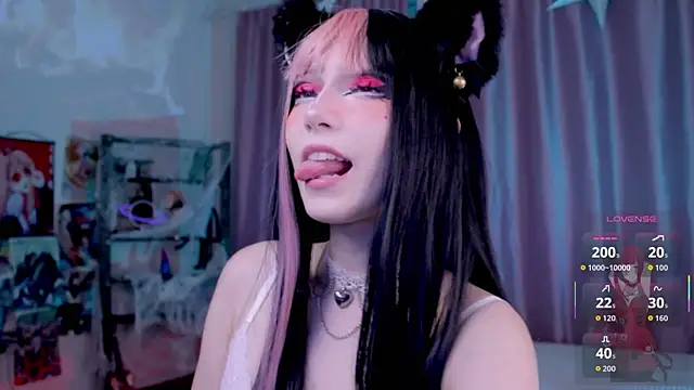 Snapshot of Carolina_Leep chatting on 10-18-25, 01:23 Carolina Leep online show from 10-18-25, 01:23