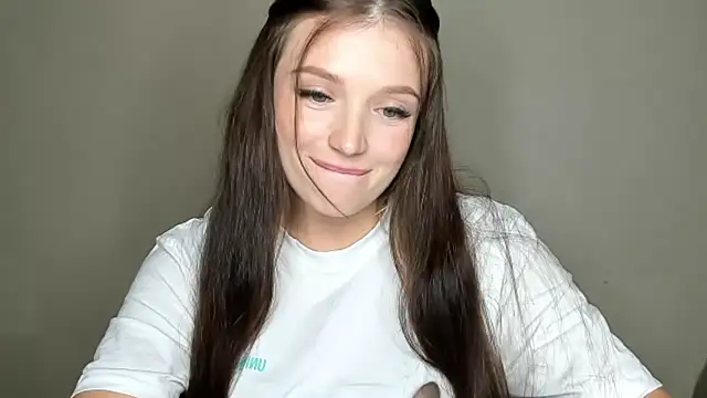 Snapshot of EvaaMillerr99 chatting on 10-25-25, 06:13 EvaaMillerr99 online show from 10-25-25, 06:13