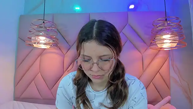 AngelaaCute  online show from 02-07-25, 03:30