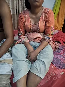 Snapshot of Desi_Best_Anal chatting on 02-18-25, 05:31 Desi Best Anal online show from 02-18-25, 05:31