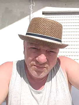 Snapshot of Wertuosi chatting on 09-15-25, 09:42 Wertuosi online show from 09-15-25, 09:42