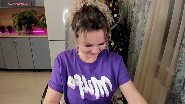 candy queeen online show from 12-21-24, 07:38