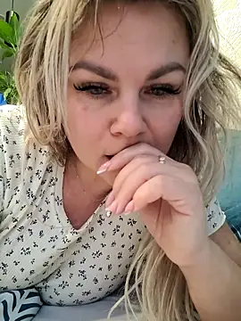 candy queeen online show from 11-25-25, 06:24