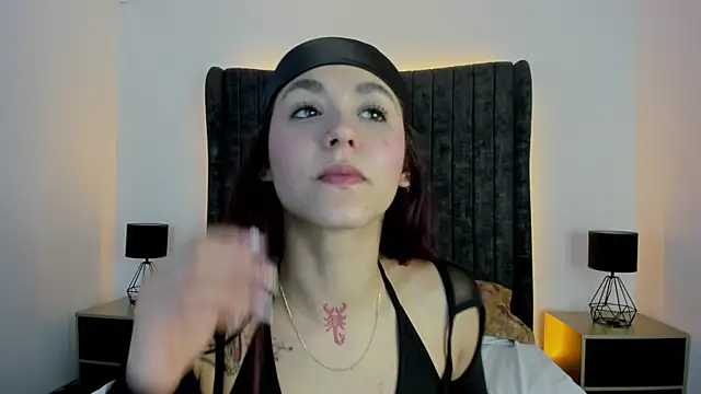 Snapshot of AnnyCherry_ chatting on 09-30-25, 10:04 AnnyCherry  online show from 09-30-25, 10:04
