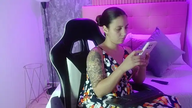 Snapshot of melody__bleir chatting on 09-25-25, 08:56 melody bleir online show from 09-25-25, 08:56