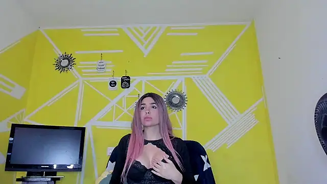 Nikolle Rouss online show from 11-28-25, 09:50