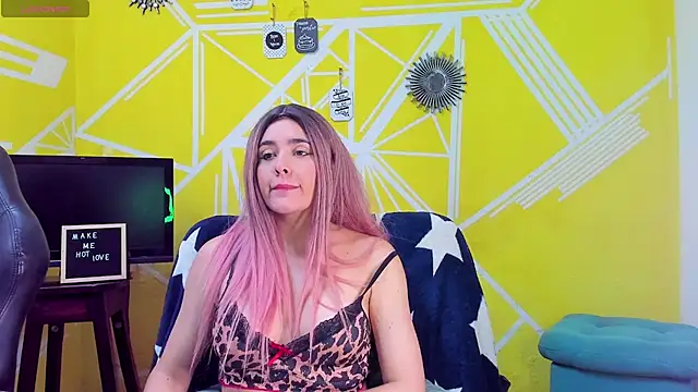 Nikolle Rouss online show from 12-14-25, 07:29