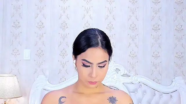 GiahDaniels online show from 12-04-24, 09:13