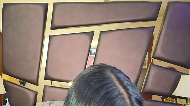 GiahDaniels online show from 12-30-24, 08:54