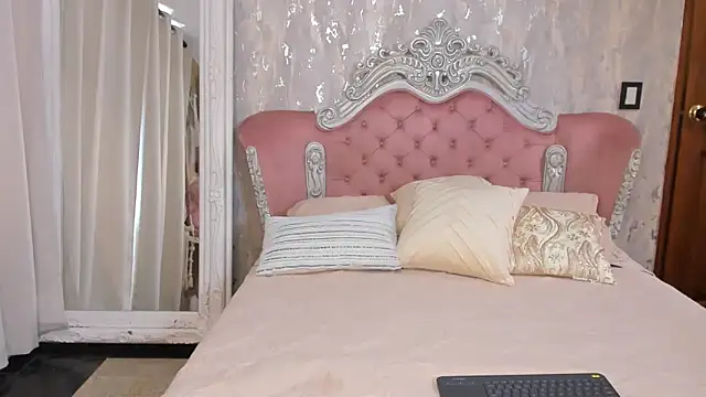 Snapshot of AngelineConnor chatting on 03-10-25, 07:40 AngelineConnor online show from 03-10-25, 07:40