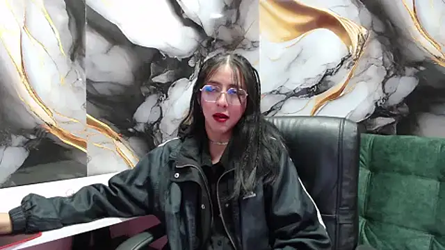 Snapshot of ling_ling24 chatting on 02-06-25, 03:48 ling ling24 online show from 02-06-25, 03:48