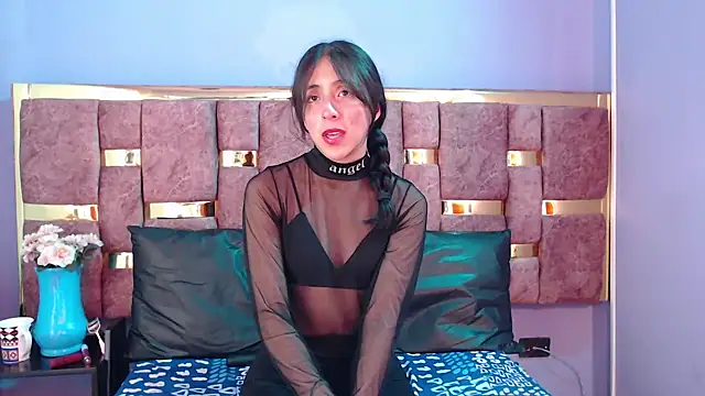 Snapshot of ling_ling24 chatting on 02-19-25, 06:00 ling ling24 online show from 02-19-25, 06:00