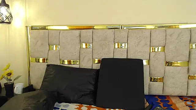 Snapshot of ling_ling24 chatting on 03-11-25, 06:43 ling ling24 online show from 03-11-25, 06:43