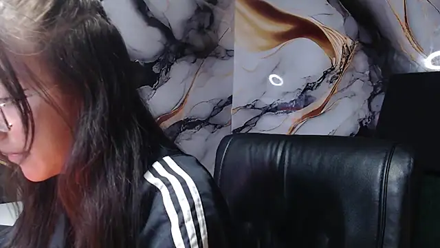 Snapshot of ling_ling24 chatting on 03-14-25, 07:04 ling ling24 online show from 03-14-25, 07:04