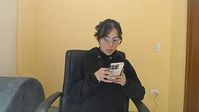 Snapshot of ling_ling24 chatting on 10-18-25, 03:09 ling ling24 online show from 10-18-25, 03:09