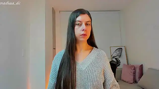 Snapshot of Nadiaa_ chatting on 12-17-24, 02:01 Nadiaa online show from 12-17-24, 02:01