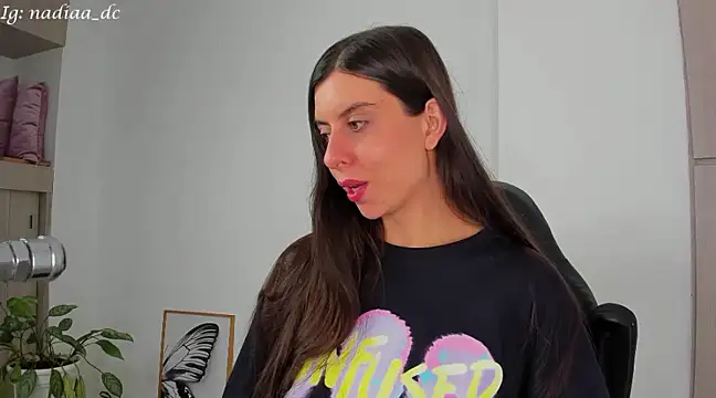 Snapshot of Nadiaa_ chatting on 02-15-25, 03:31 Nadiaa online show from 02-15-25, 03:31