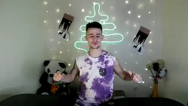 Snapshot of Mike_severi2 chatting on 12-13-24, 01:01 Mike severi2 online show from 12-13-24, 01:01