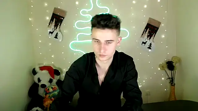 Snapshot of Mike_severi2 chatting on 12-19-24, 01:40 Mike severi2 online show from 12-19-24, 01:40