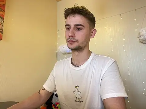 Snapshot of Mike_severi2 chatting on 02-09-25, 08:33 Mike severi2 online show from 02-09-25, 08:33