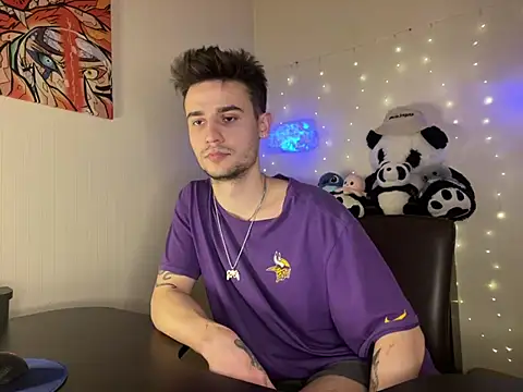 Snapshot of Mike_severi2 chatting on 02-22-25, 01:24 Mike severi2 online show from 02-22-25, 01:24