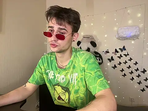 Snapshot of Mike_severi2 chatting on 03-21-25, 09:12 Mike severi2 online show from 03-21-25, 09:12