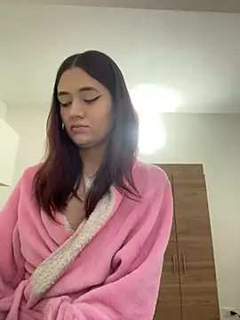 Snapshot of HallieLemon1 chatting on 12-24-24, 02:33 HallieLemon1 online show from 12-24-24, 02:33