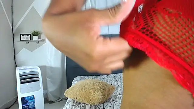 Hillary queen online show from 03-06-25, 03:02