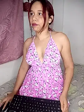 Snapshot of emma-19- chatting on 02-25-26, 04:33 emma-19- online show from 02-25-26, 04:33