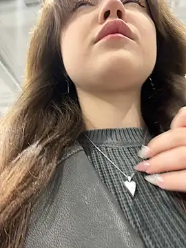 Snapshot of Peachy_Dream chatting on 03-21-25, 04:18 Peachy Dream online show from 03-21-25, 04:18