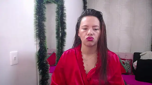 Snapshot of lauraguzman chatting on 01-02-25, 12:02 lauraguzman online show from 01-02-25, 12:02