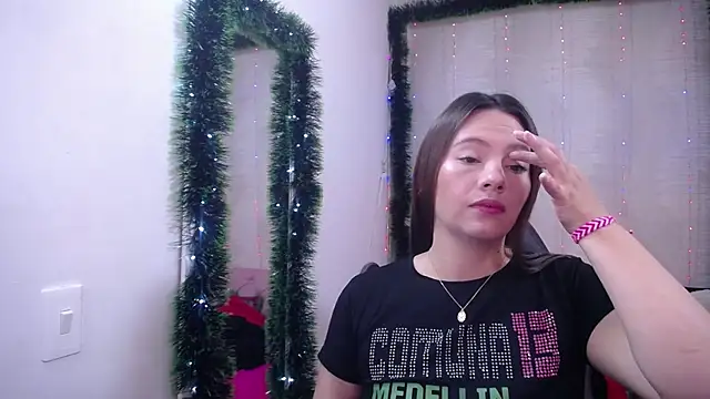 Snapshot of lauraguzman chatting on 01-03-25, 03:16 lauraguzman online show from 01-03-25, 03:16