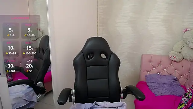 Snapshot of lauraguzman chatting on 09-10-25, 03:17 lauraguzman online show from 09-10-25, 03:17