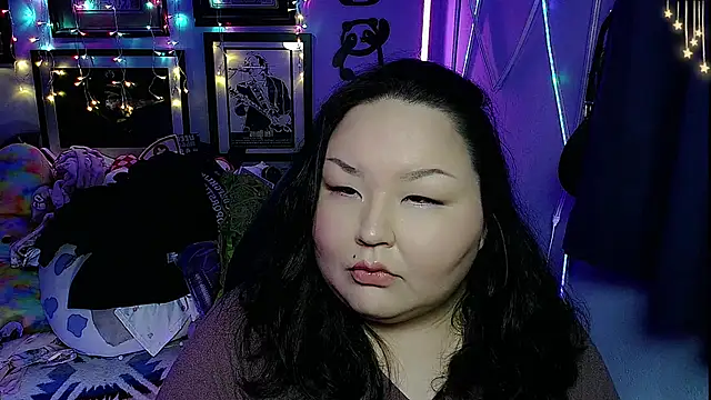 Snapshot of EmGreens chatting on 03-21-25, 03:01 EmGreens online show from 03-21-25, 03:01