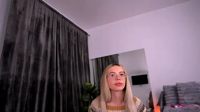 KylieJoyce online show from 10-15-25, 08:09