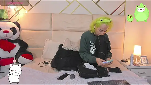 -kisa  online show from 10-15-25, 02:55