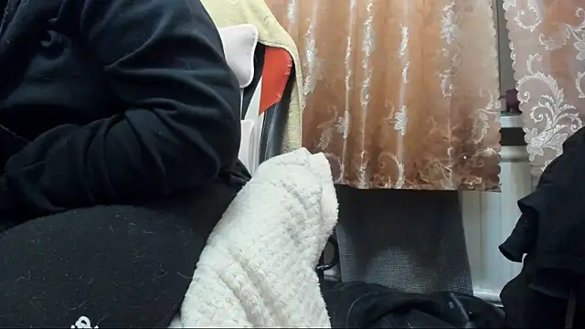 Snapshot of Seductive_She_Wolf chatting on 02-17-26, 10:16 Seductive She Wolf online show from 02-17-26, 10:16