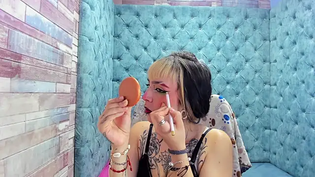 Samantha Smiith online show from 12-14-25, 04:18