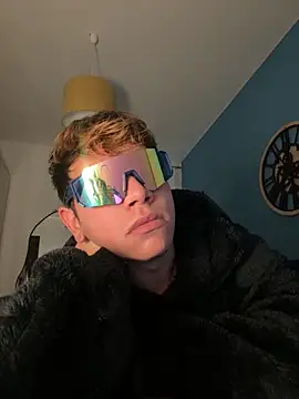 calleaaaa online show from 11-21-25, 08:57