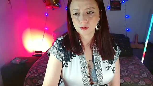 Snapshot of catalinamommyx chatting on 10-21-25, 12:44 catalinamommyx online show from 10-21-25, 12:44