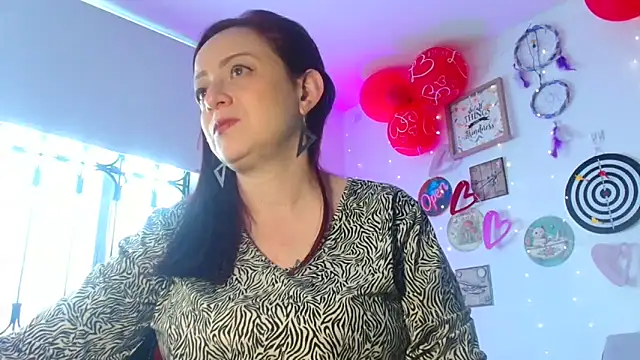 Snapshot of catalinamommyx chatting on 02-15-26, 09:33 catalinamommyx online show from 02-15-26, 09:33