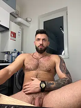 Snapshot of LoveIsBlind_ chatting on 12-18-24, 12:32 LoveIsBlind  online show from 12-18-24, 12:32