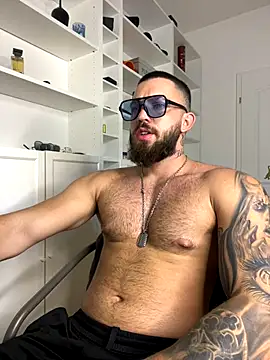 Snapshot of LoveIsBlind_ chatting on 09-23-25, 06:00 LoveIsBlind  online show from 09-23-25, 06:00