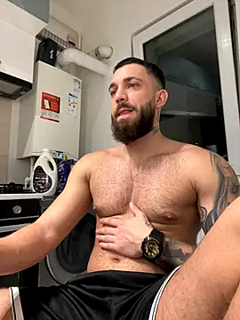 Snapshot of LoveIsBlind_ chatting on 10-18-25, 03:31 LoveIsBlind  online show from 10-18-25, 03:31