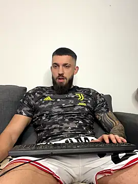 LoveIsBlind  online show from 10-31-25, 07:37