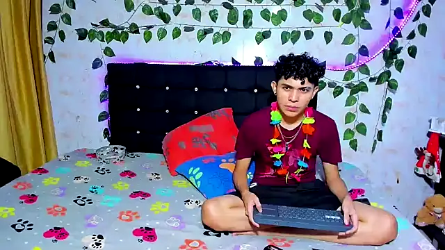 Alexander and Xiao online show from 12-31-24, 02:51