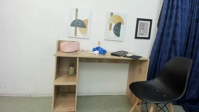 Snapshot of Emma_Jnes chatting on 12-23-24, 09:18 Emma Jnes online show from 12-23-24, 09:18