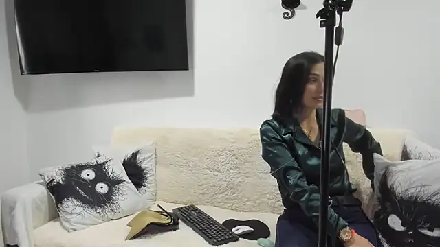 Snapshot of Emma_Jnes chatting on 03-05-25, 09:26 Emma Jnes online show from 03-05-25, 09:26