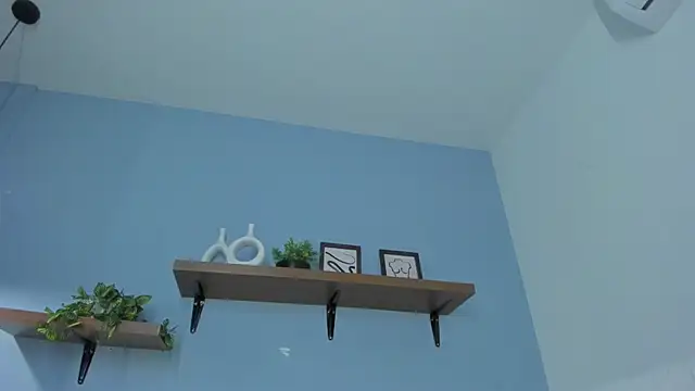 annawelk  online show from 10-09-25, 12:14